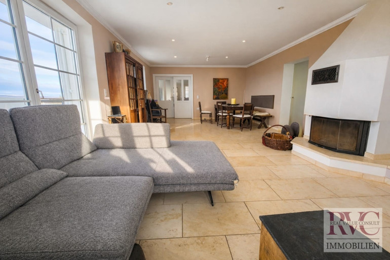 Haus - 5121, Ostermiething - Exklusives, großzügiges Wohnhaus auf einem 1.600 m2 großen Grundstück, Pool & traumhaften Weitblick