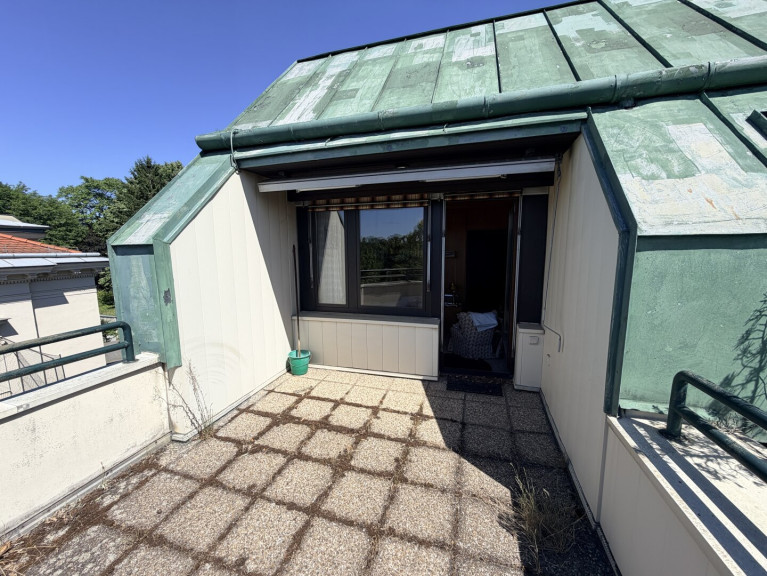Wohnung - 1190, Wien - 2-Zimmer DG Wohnung mit Garagenstellplatz - 2 Dachterrassen - Sauna und Schwimmbad im Haus - sowie ca. 3.800 m² Gemeinschaftsgarten