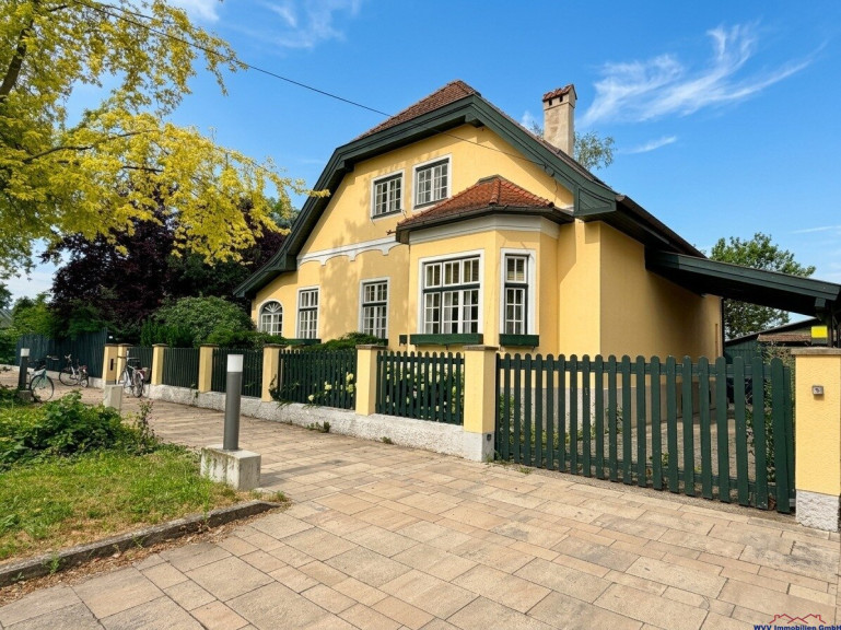 Haus - 3462, Absdorf - Herrenhaus-Charme mit klassischer Anmutung - nach Brandschaden sanierungsfähig und großem Potential