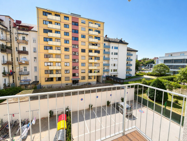 Wohnung - 8020, Graz - 2-Zimmer-Wohnung (+ extra Küche) mit Balkon zum Innenhof – Gestaltungspotenzial in zentraler Lage in Graz-Lend