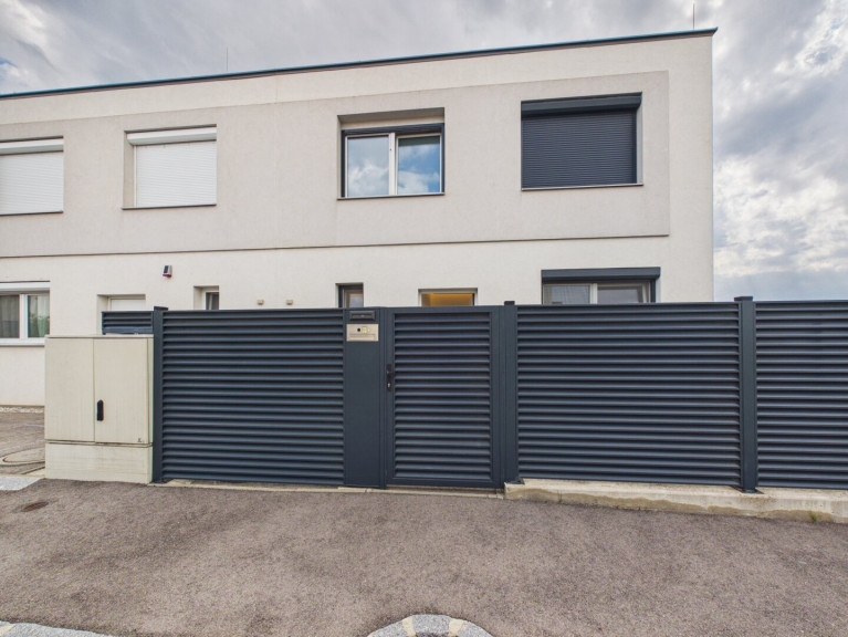 Haus - 2486, Pottendorf - Moderne Doppelhaushälfte mit Pool und 150 m2 Garten – Pottendorf, 30 Minuten von Wien