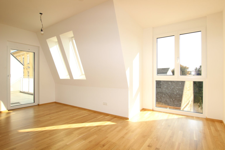 Wohnung - 2100, Korneuburg - KÜHLUNG, WALK-IN-DUSCHE, EWE-KÜCHE, SCHÖNE LOGGIA, EICHENPARKETT, BAUJAHR 2021, RUHELAGE KORNEUBURG ZENTRUM !!!