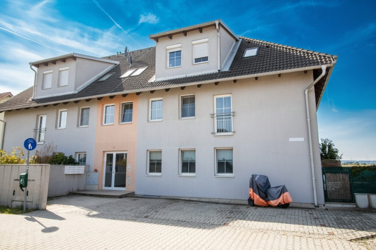 Wohnung - 2201, Gerasdorf bei Wien - MIETWOHNUNG in SCHNELLBAHNNÄHE mit Fußbodenheizung, Parkplatz und großem Kellerabteil -> Saniert!