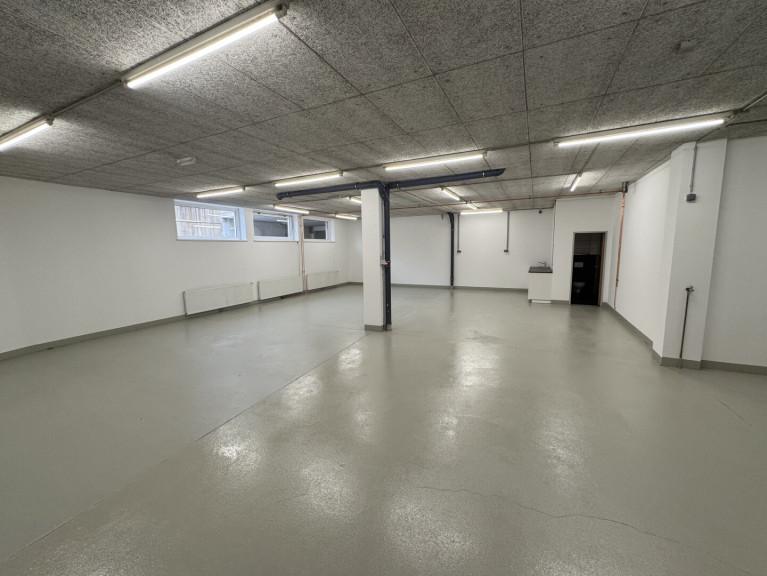 Halle / Lager / Produktion - 6142, Mieders - Neuwertige 183m² Produktions - Lagerfläche mit Büro und Stellplätzen
