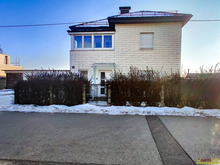 Haus - 5230, Mattighofen - Einfamilienhaus mit Garten, Balkon und Garagen in Mattighofen.