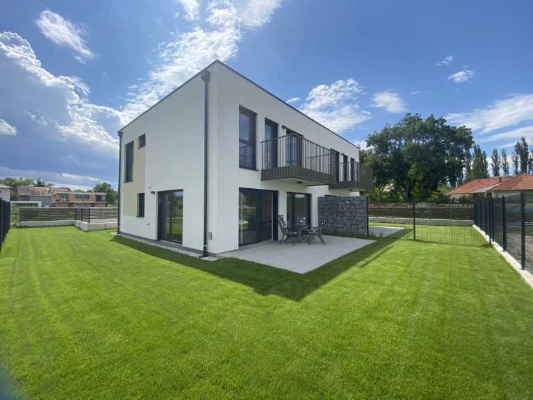 Haus - 2486, Pottendorf - Belagsfertige Doppelhaushälfte in Massivbauweise in Pottendorf!