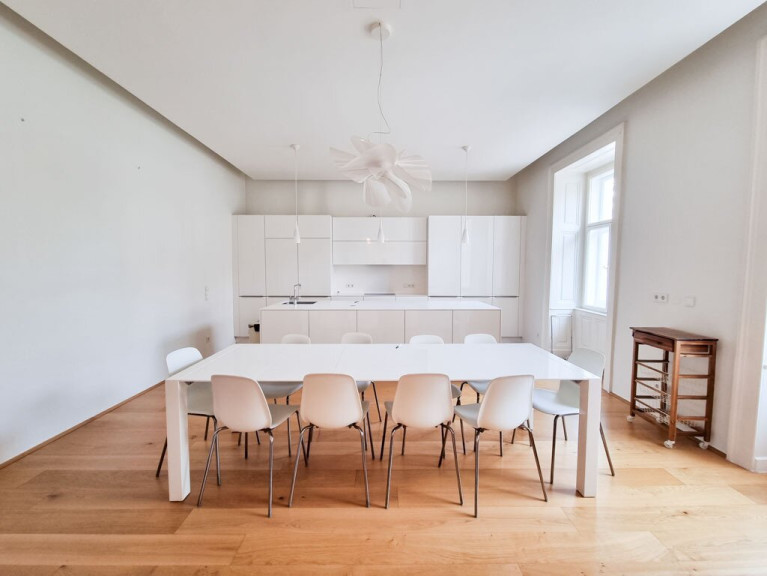 Wohnung - 1090, Wien - Luxuriöse Altbauwohnung in einem prächtigen historischen Haus in der Nähe des Servitenviertels und des Lycée
