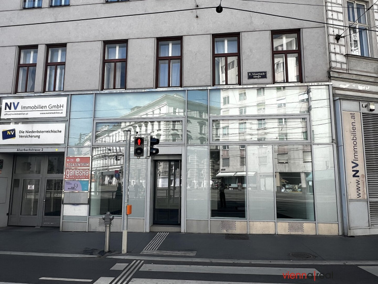 Büro / Praxis - 1090, Wien - Toplage - Straßenseitiges 143 m2 Geschäftslokal mit 39 m2 Lagermöglichkeit im Keller