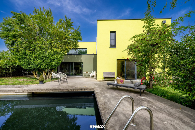 Haus - 5211, Friedburg - Naturidyll trifft Design - außergewöhnliche Villa mit Raum, Licht und Naturpool