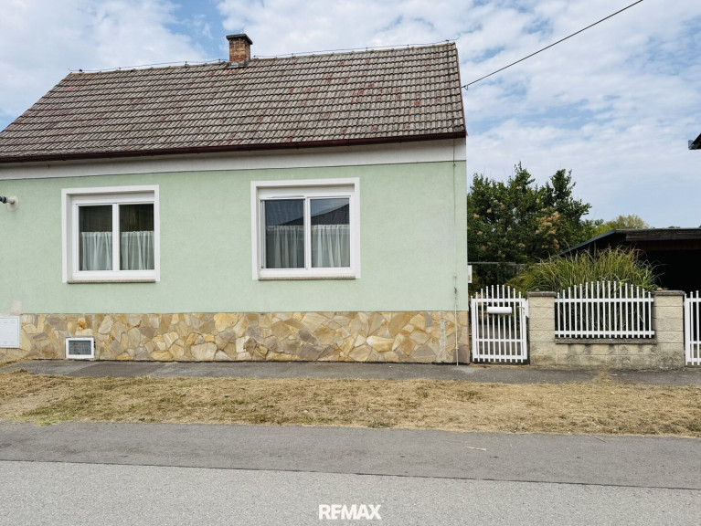 Haus - 2425, Nickelsdorf - Entzückendes Einfamilienhaus mit Naturgarten,Werkstatt, Atelier und Carport