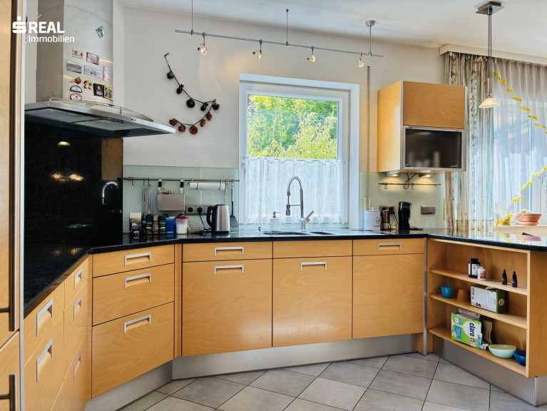 Haus - 5111, Bürmoos - Modernes Haus mit Büro und Doppelgarage in Bürmoos