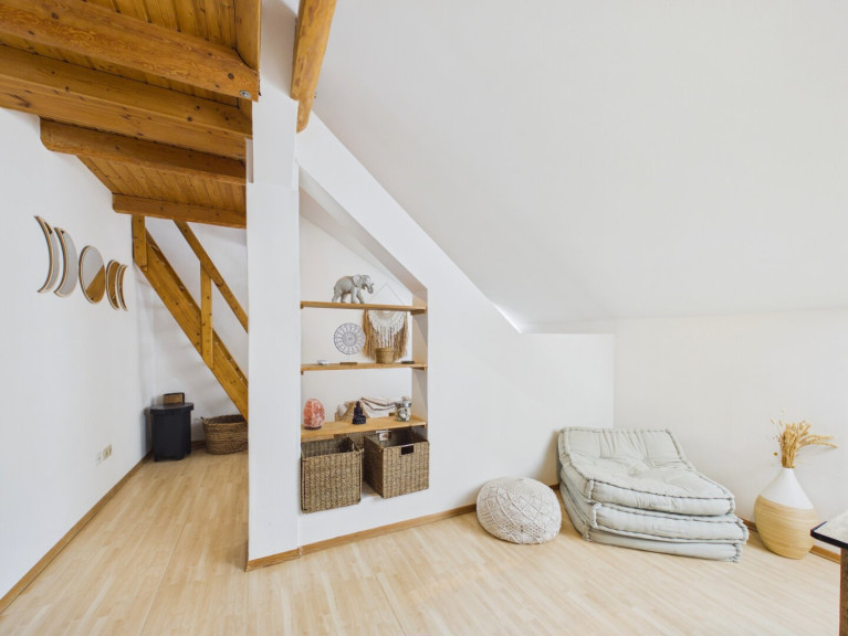 Wohnung - 1120, Wien - Charmante 2-Zimmer Dachgeschoßwohnung mit Terrasse in 1120 Wien