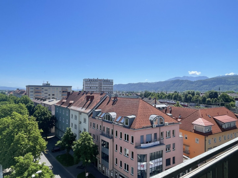 Wohnung - 9020, Klagenfurt am Wörthersee - Sehr schöne, sanierte und super geschnittene 3-Zimmerwohnung mit herrlichem Weitblick!