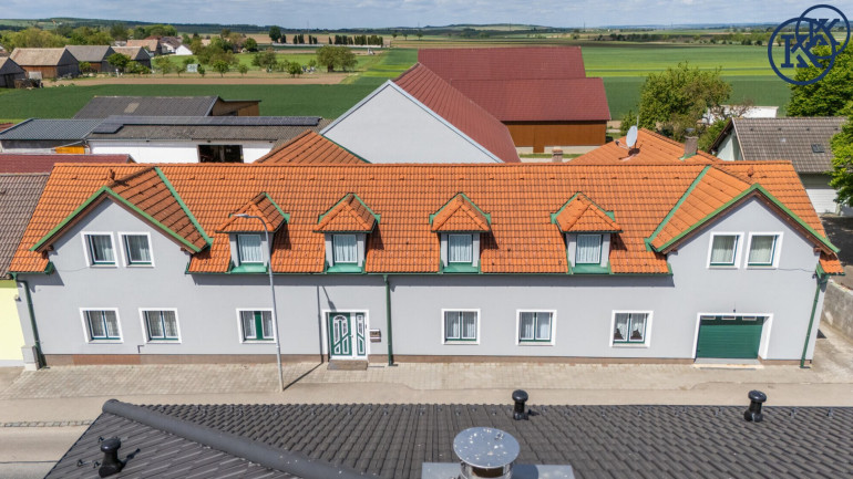 Haus - 2020, Schöngrabern - Großzügiges Einfamilien- oder Zweifamilienhaus, das Raum, Ruhe und Wohnqualität vereint.