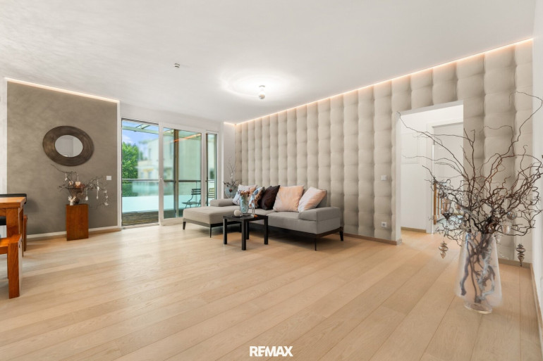 Wohnung - 9020, Klagenfurt am Wörthersee - Exklusives Wohnerlebnis in St. Martin: Neuwertige 3-Zimmer-Wohnung mit hochwertigem Mobiliar, großem Südwest-Balkon und Tiefgaragenstellplatz
