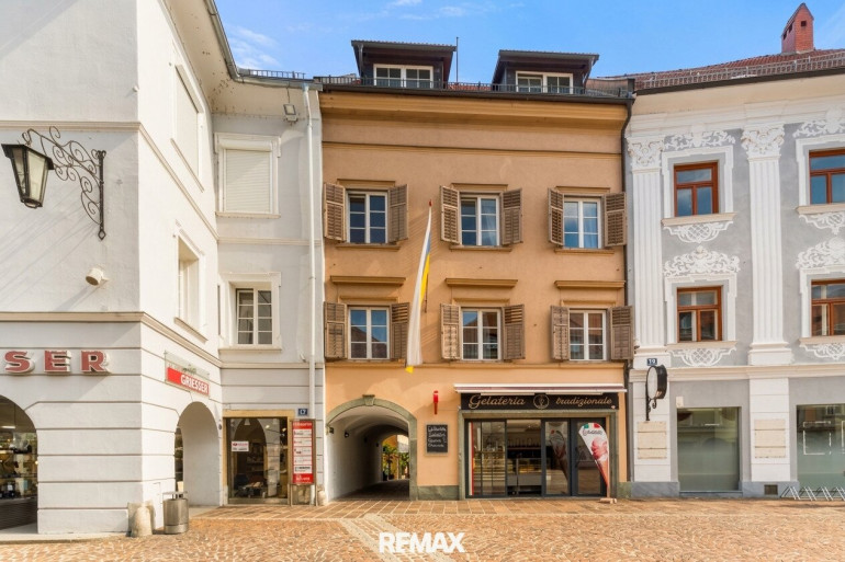 Zinshaus Renditeobjekt - 9300, St. Veit an der Glan - Historisches Stadthaus am Hauptplatz – voll vermietetet, Rendite 7,8%