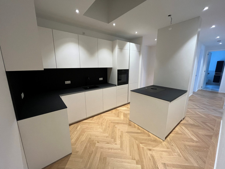 Wohnung - 1010, Wien - ERSTBEZUG nach Sanierung: Stilvolle 4 Zimmer Altbau-Wohnung mit großzügiger Dachterrasse im Herzen von 1010 Wien zu mieten