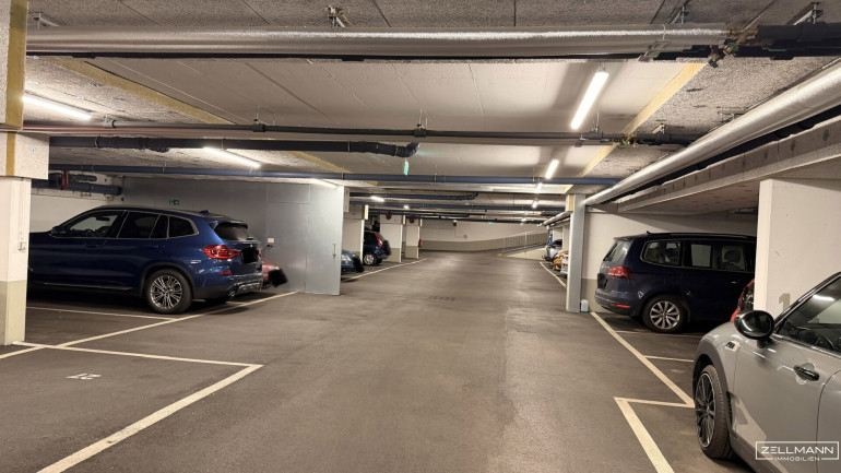 Immobilie - 1140, Wien - PENZING |TIEFGARAGENSTELLPLATZ NAHE U3 HÜTTELDORFER STRASSE – KOMFORTABLER ECKSTELLPLATZ | ZELLMANN IMMOBILIEN