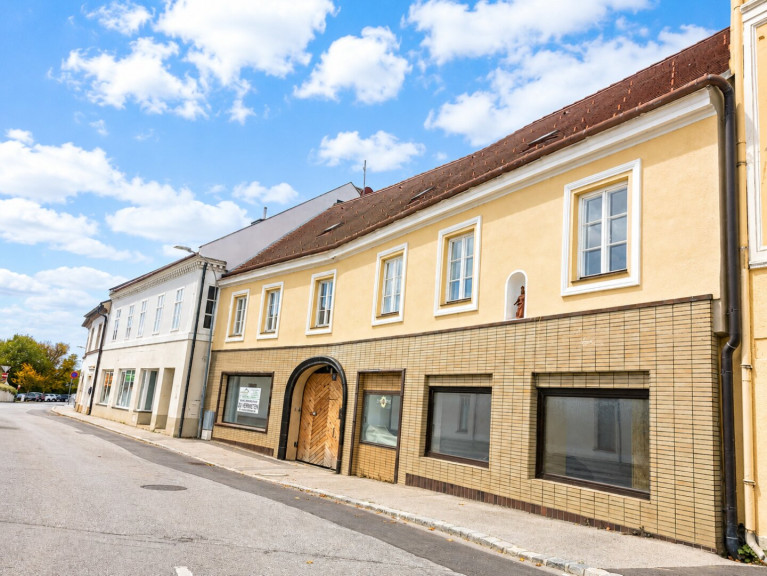 Anlegerhit: Wohn- und Geschäftshaus im Zentrum der Bezirkshauptstadt  Neunkirchen zu verkaufen