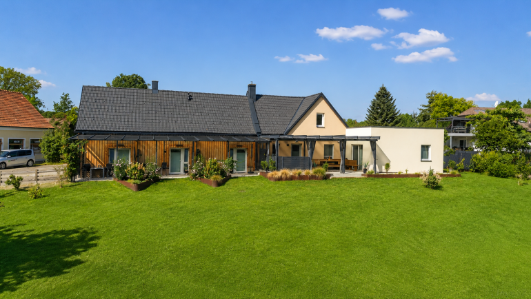Haus - 8291, Burgau - Einfamilienhaus mit Pool und drei separaten Ferienwohnungen in Hartberg-Fürstenfeld