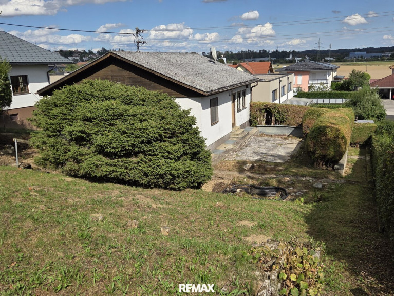 Haus - 4407, Dietach - Gemütlicher AUSSICHTS-BUNGALOW mit Keller auf 1.141 m² Hanggrund in Dietach