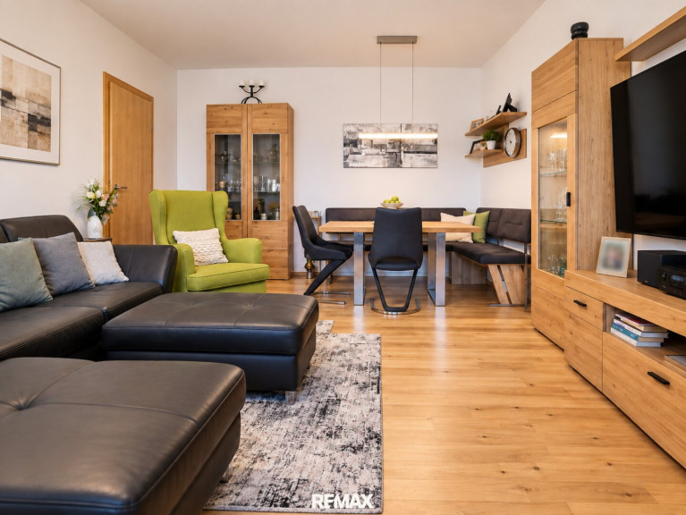 Wohnung - 4470, Enns - Gepflegte, voll möblierte Wohnung mit Garage, Lift & verglaster Loggia in Enns