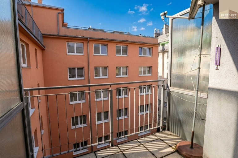 Wohnung - 1100, Wien - Schöne Wohnung mit einer Südwest-Loggia und Lift!