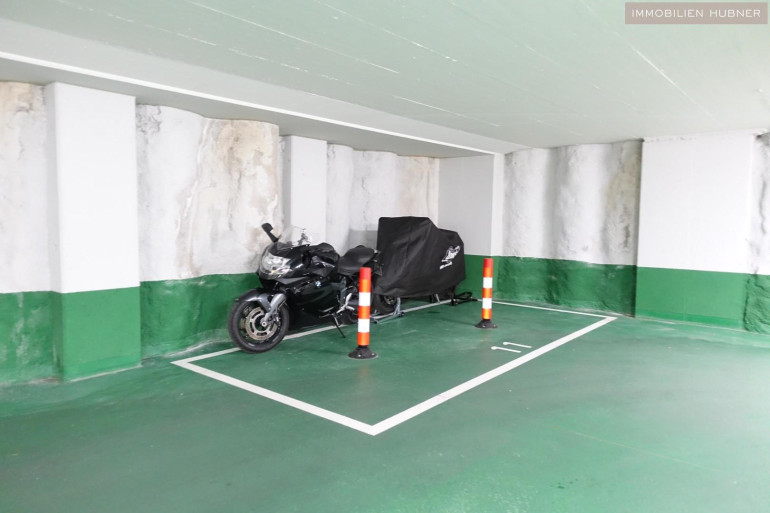 Immobilie - 1070, Wien - unbefristeter MOTORRAD-Stellplatz in schöner GARAGE beim Spittelberg zu vermieten! Auto-Lift!