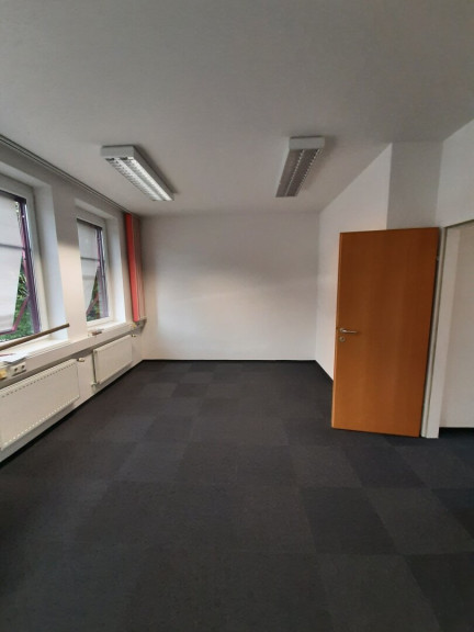 Büro / Praxis - 4910, Ried im Innkreis - Moderne Bürofläche in Ried mit 2 PKW-Stellplätzen!
