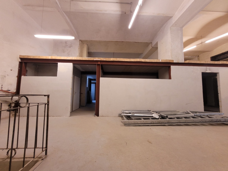 Einzelhandel - 1140, Wien - Branchenfreies Geschäftslokal/Büro mit Gestaltungsmöglichkeiten