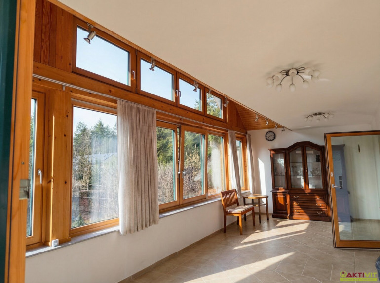 Haus - 9581, Ledenitzen - Einfamilienhaus in Finkenstein am Faaker See 6 Zimmern und Garage.
