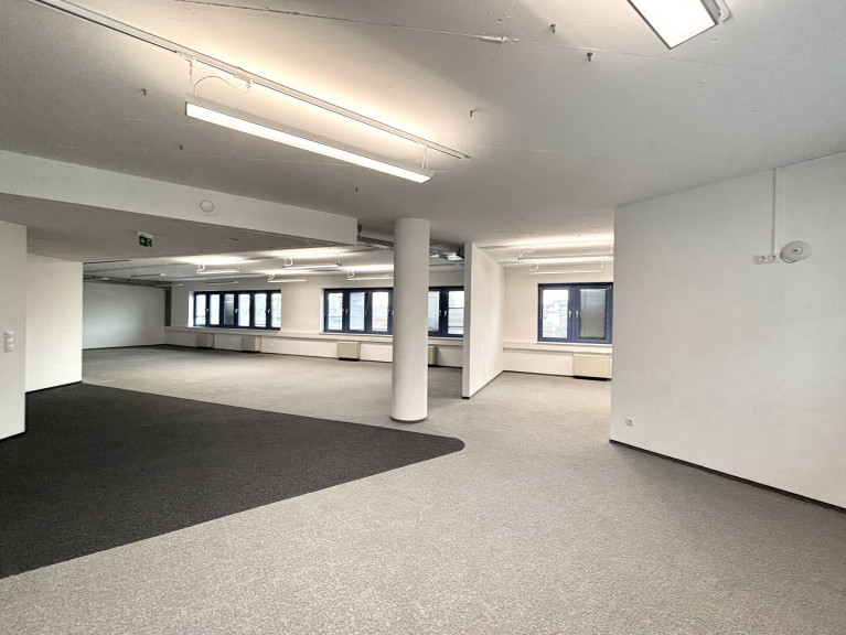 Büro / Praxis - 1150, Wien - 1150! Ab € 8,90/m² netto! Effiziente Büroflächen mit attraktivem Preis-Leistungs-Verhältnis nahe U4/U6/Station Längenfeldgasse!