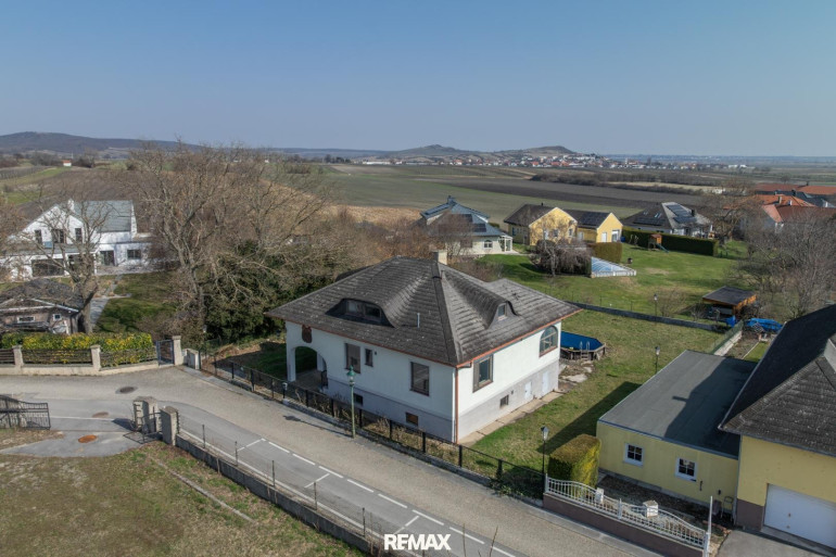 Haus - 7091, Breitenbrunn am Neusiedler See - Großzügiges Einfamilienhaus mit Garten, Loggia und Sanierungspotenzial