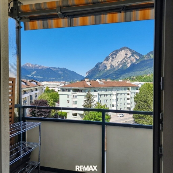 Wohnung - 6020, Innsbruck - Wohnung mit 2 Loggien, Sicht auf den Patscherkofel und Bergisel in begehrter Lage Innsbruck Hötting Uni, Klinik & Innenstadt fußläufig erreichbar Tiefgaragenstellplatz im Kaufpreis enthalten.