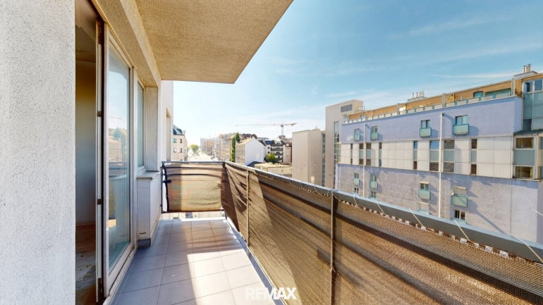 Wohnung - 1100, Wien - Sanierungsbedürftige 2-Zimmer-Balkon-Wohnung in U1-Nähe