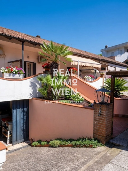 Haus - 33054, Lignano Sabbiadoro - Erleben Sie La Dolce Vita: Charmantes Haus in Italien mit privatem Pool und Keller