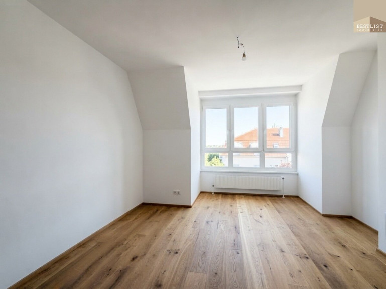 Wohnung - 2500, Baden - Lichtdurchflutete 3-Zimmer-Wohnung mit neuem Parkettboden, Grünblick und Garage