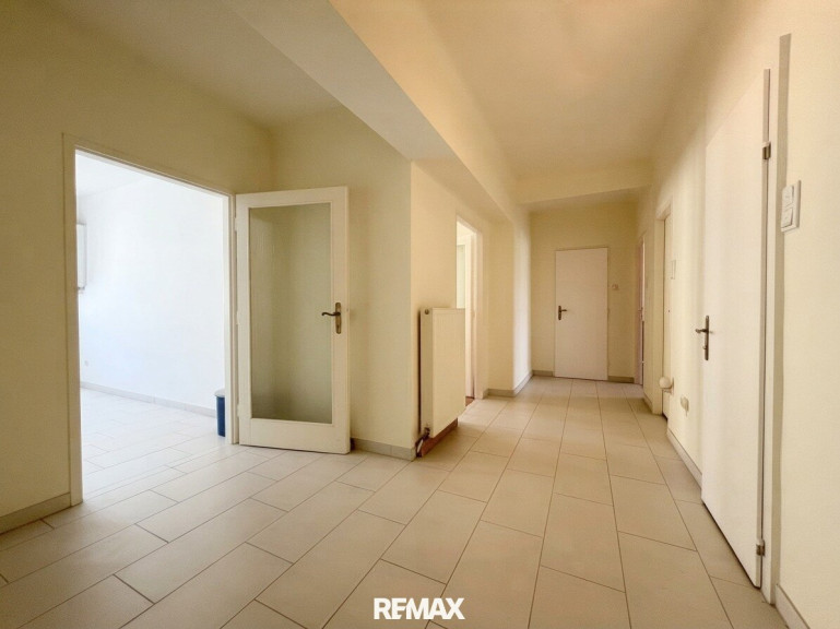 Wohnung - 1150, Wien,Rudolfsheim-Fünfhaus - Koffer packen, einziehen: Helle bezugsfertige Wohnung mit Loggia & PKW-Stellplatz nahe Schönbrunn