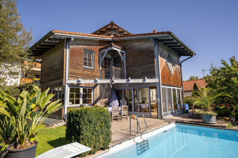 Haus - 6067, Absam - Hier wird Wohnen zum Genuss! Stilvolle Architektenvilla mit Pool in Sonnenlage mit Gartengrundstück