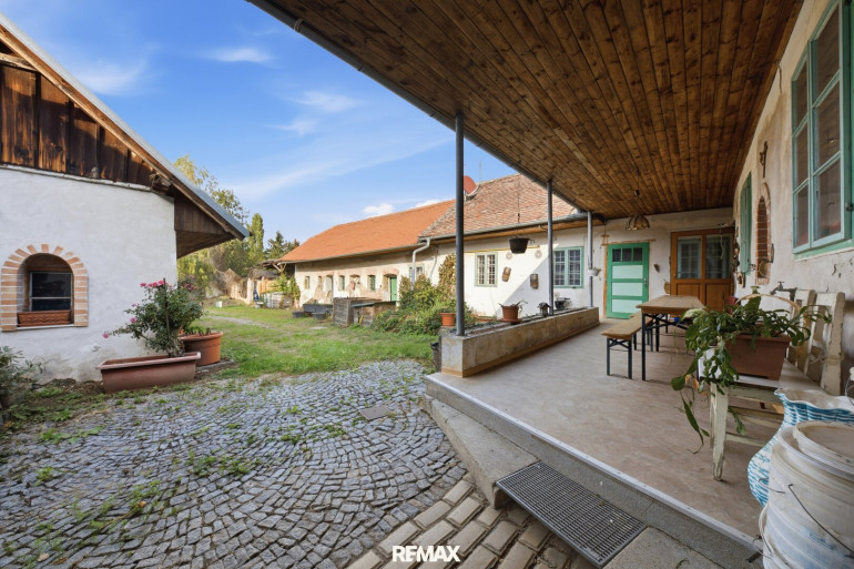 Haus - 2053, Peigarten - Historisches Jahrhundertwende-Bauernhaus mit uneinsehbarem Innenhof und großem Potenzial im idyllischen Pulkautal!