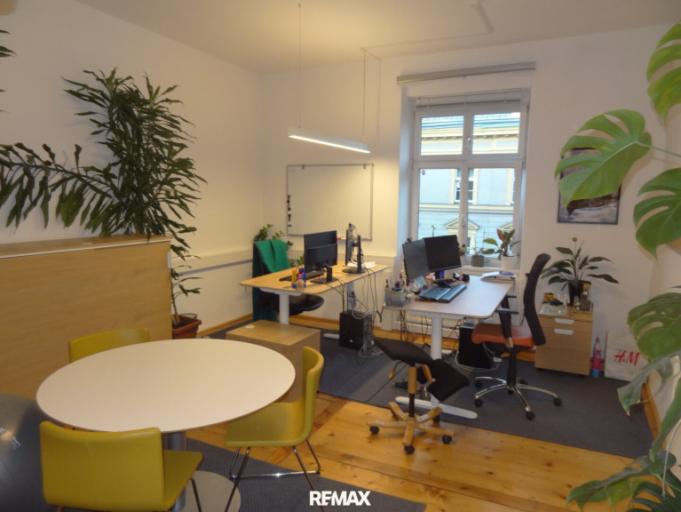 Büro / Praxis - 6020, Innsbruck - Eine sehr gepflegte Bürofläche mit ca. 163m² gelangt in Zentrumslage von Innsbruck zur Neuvermietung