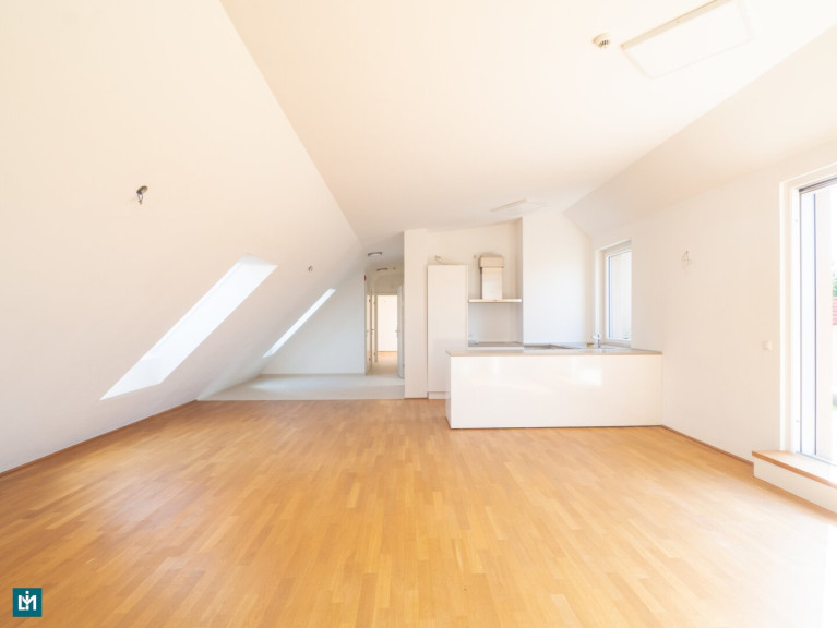 Wohnung - 1220, Wien - Großzügige 2-Zimmer-Dachgeschosswohnung mit zwei Süd-Terrassen in absoluter Ruhelage