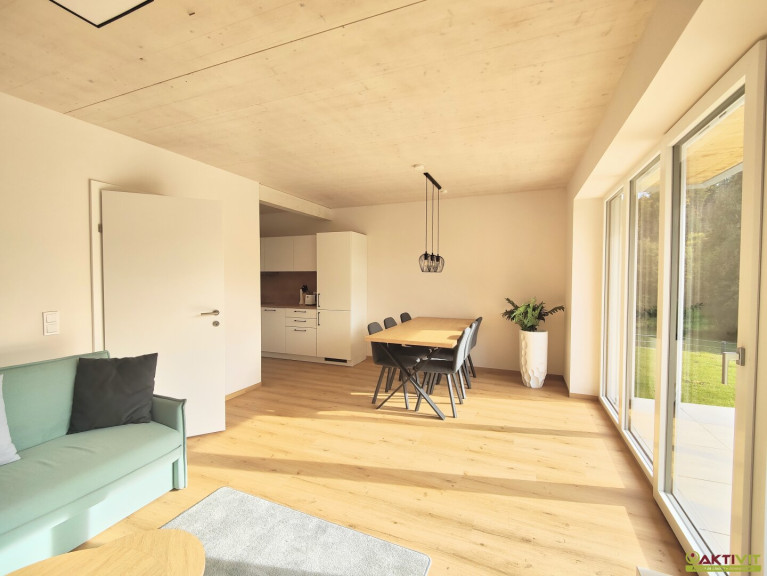 Haus - 9210, Pörtschach am Wörther See - Anlageobjekt am Wörthersee: Neues, voll möbliertes Ferienhaus mit Dachterrasse, Garten und Carport