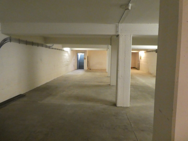 Halle / Lager / Produktion - 2100, Korneuburg - Zentrumslage unbeheizte LAGERFLÄCHE IM KELLER mit PALETTENLIFT