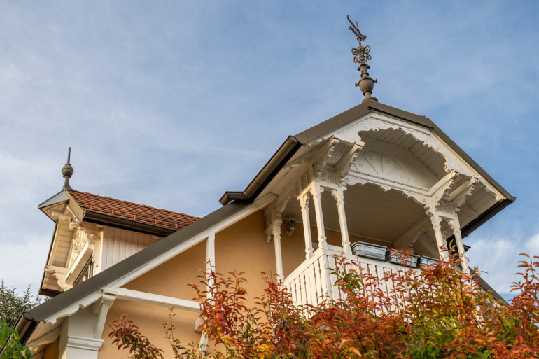Haus - 2115, Ernstbrunn - SCHMUCKSTÜCK: Historischer Charme trifft moderne Energieeffizienz - mit Naturpool und Garage