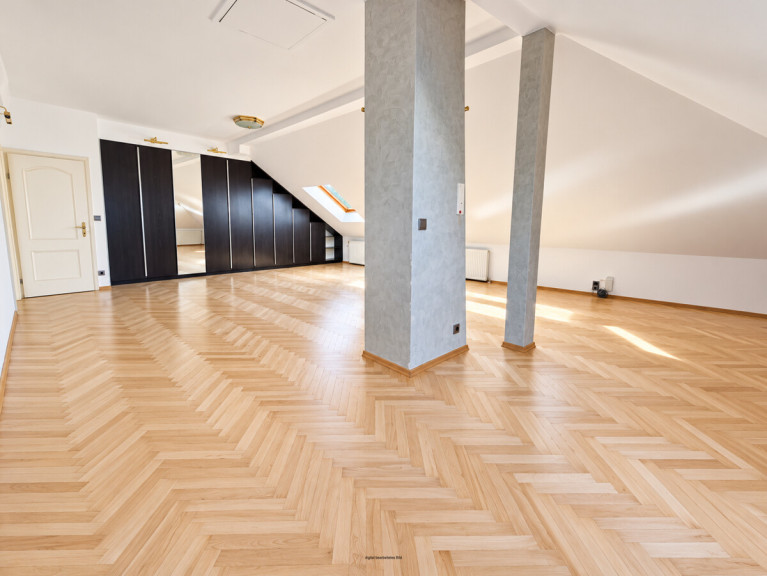 Haus - 2344, Maria Enzersdorf - Viel Platz für die ganze Familie! Renovierte 7 Zimmer in Maria Enzersdorf.