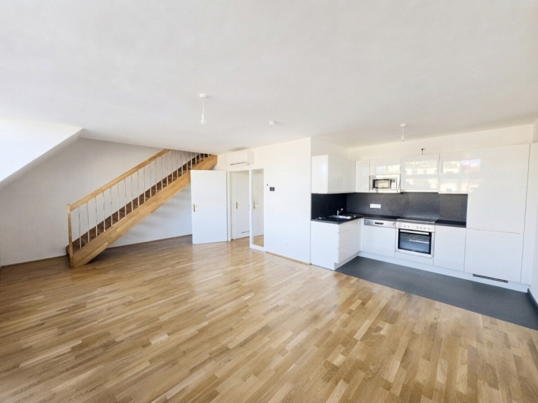 Wohnung - 1040, Wien,Wieden - Wohnen mit Weitblick - Helle klimatisierte 2 Zimmer - Dachgeschoss-Maisonettewohnung mit Dachterrasse -- Goldeggasse