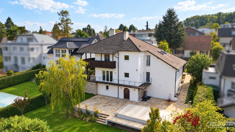 Haus - 1130, Wien - AM LAINZER TIERGARTEN | ARCHITEKTENVILLA MIT POOL – AUSSERGEWÖHNLICHE ARCHITEKTUR IN EXKLUSIVER GRÜNLAGE | ZELLMANN IMMOBILIEN