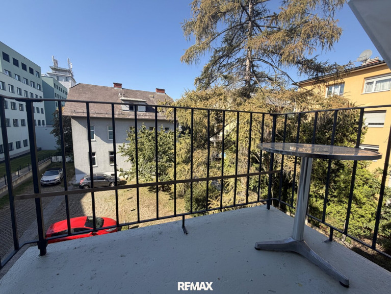 Wohnung - 8020, Graz - Wohnen mit Stil - sanierte 93 m² Altbauwohnung mit Parkplatz und Balkon