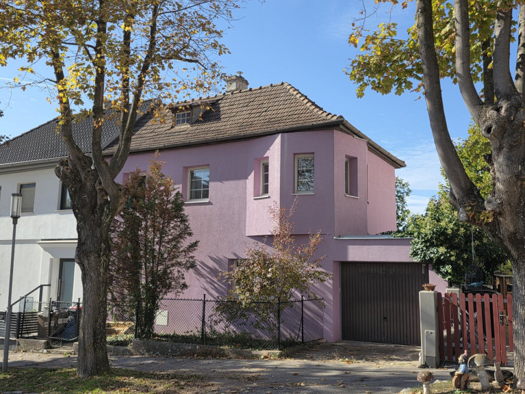 Haus - 2000, Stockerau - MARIENHÖHE: renovierungsbedürftiges Stadthaus in guter Lage mit einsehbaren Garten und Garage